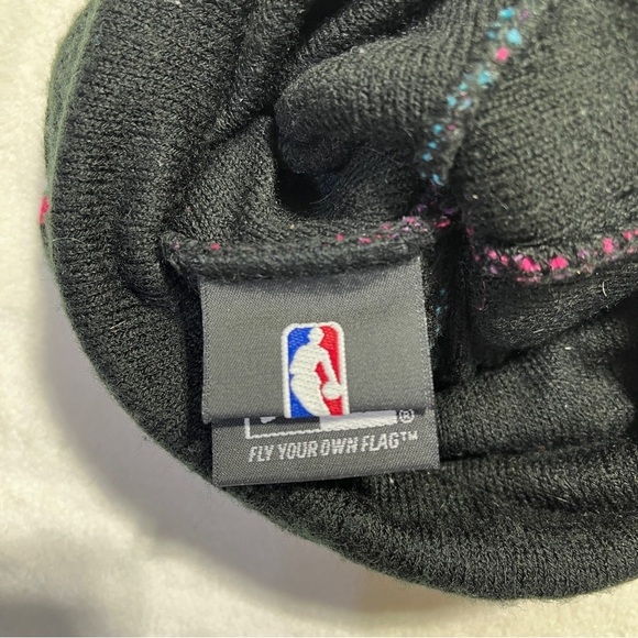 NEW ERA NBA Los Angeles Clippers Beanie with Pom Black Turquoise Pink OS - Picture 4 of 8